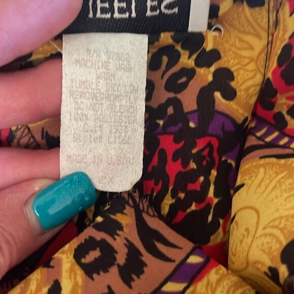 Truffles Woman short sleeve blouse.  Sun and leopard print.  Size 2X. - Picture 5 of 5